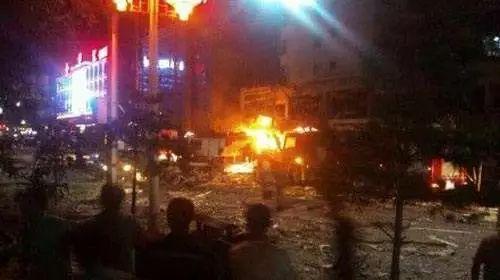 龙洞步行街吃瓜事件真相,揭秘背后真相与争议